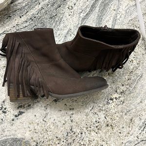 Steve Madden fringe boots. Casidyy size 7.5.